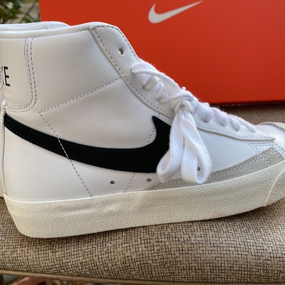 Nike Blazer Mid 77vintage grade school 6y 8 women - Picture 5 of 16